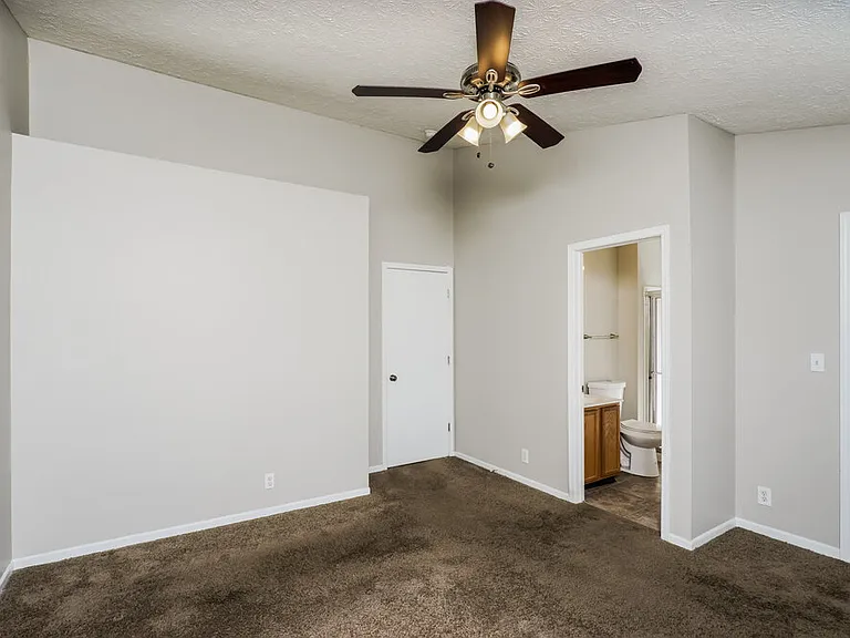 6516 Hunters Creek Blvd — Photo 10