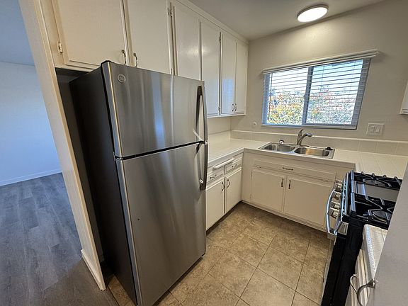 3rd image of 4584 North Ave APT 6