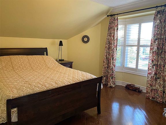 4th image of 95 Shaftsbury Ave