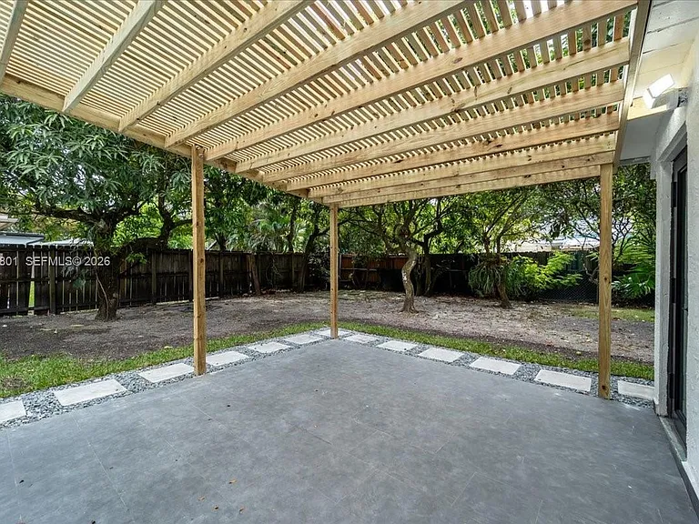 5220 SW 6th St — Photo 58
