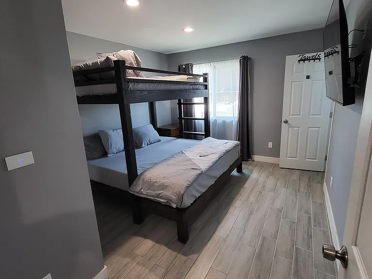 9680 Pacific Ave — Photo 17