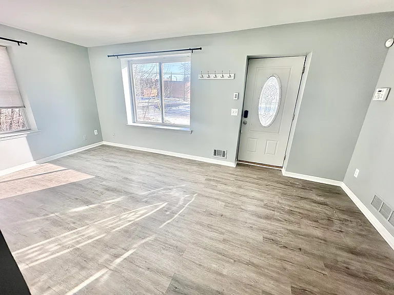1751 Clara St — Photo 4