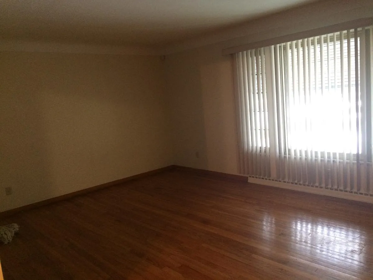 3 bed, 1300 sqft, $1,300 — Photo 2