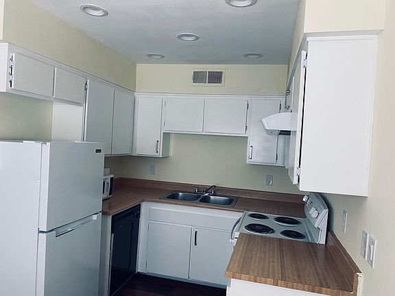 3rd image of 775 E Vista Chino APT 1