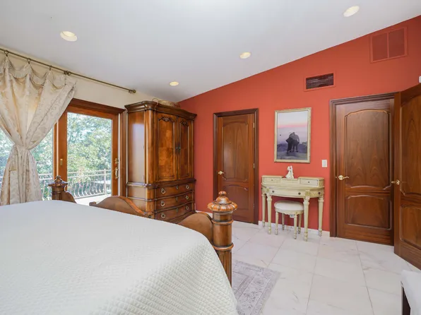 2233 East 72nd Street image 22 of 38