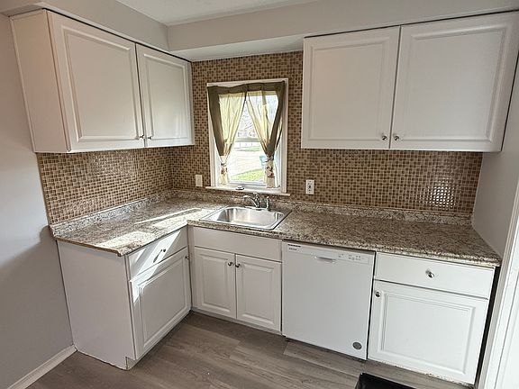 5th image of 6158 Helen St