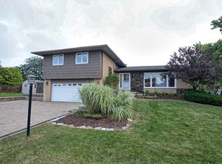 15200 Oak Rd, Oak Forest, IL 60452