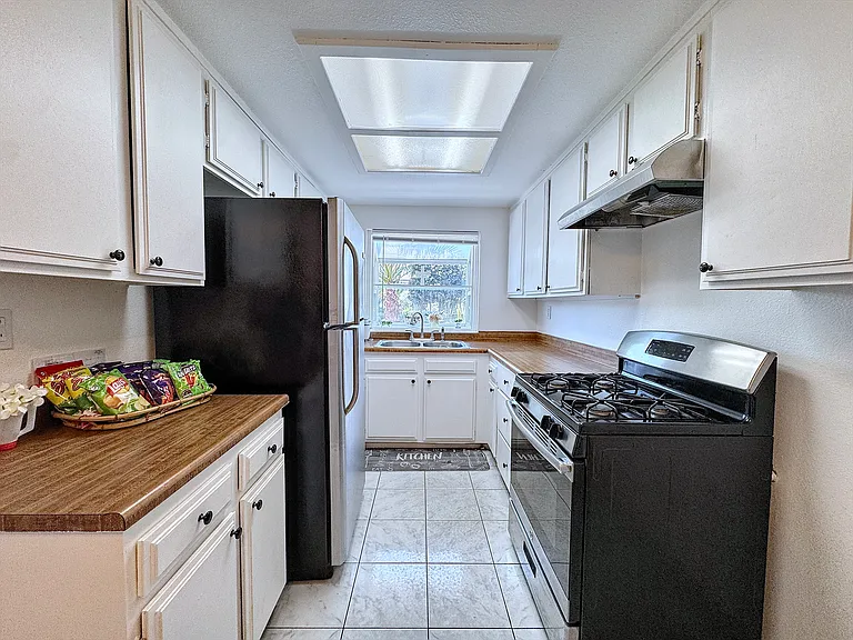 1671 E Kingsley Ave #B — Photo 12