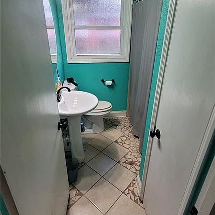 4th image of 311 River Oaks Dr