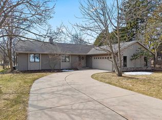2763 S Memorial Dr, Green Bay, WI 54313