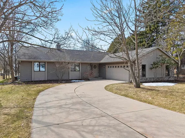 2763 S Memorial Dr, Green Bay, WI 54313