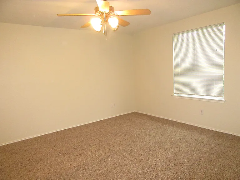 319 Lake Wichita Dr — Photo 2