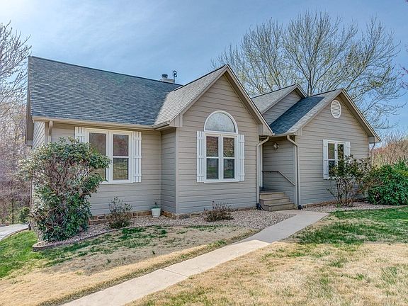 2nd image of 204 Windermere Ct