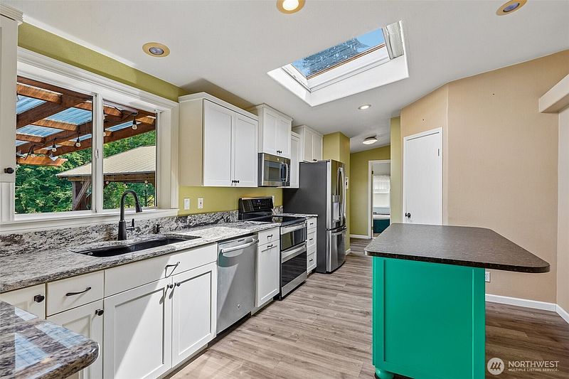 5th image of 2102 Abernethy Road NE