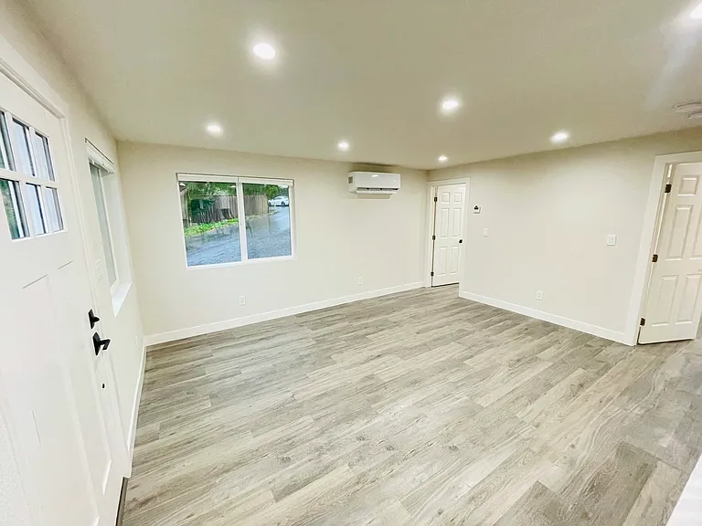 823 Golf Club Cir — Photo 29