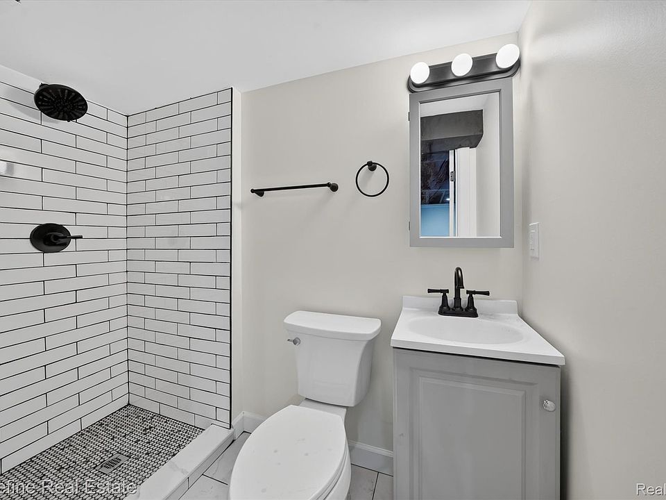 32453 Hiveley St, photo 23