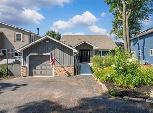 33760 N Lake Shore Dr, Grayslake, IL