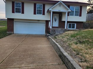 640 Aqua Ridge Dr, Saint Louis, MO 63129