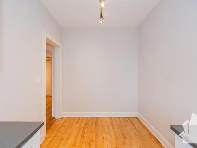 2325 N Rockwell St #2B — Photo 7