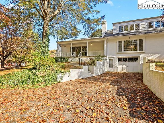 5th image of 1018 Randolph Circle SE
