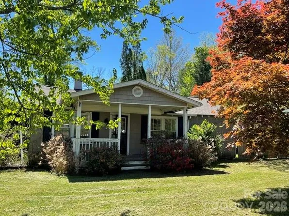 1610 Willow Rd, Hendersonville, NC 28739