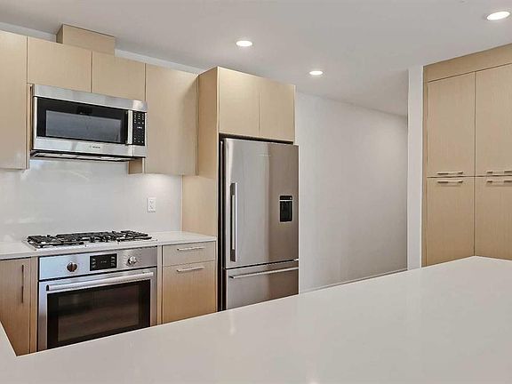 5th image of 88 S 9th St NE #211