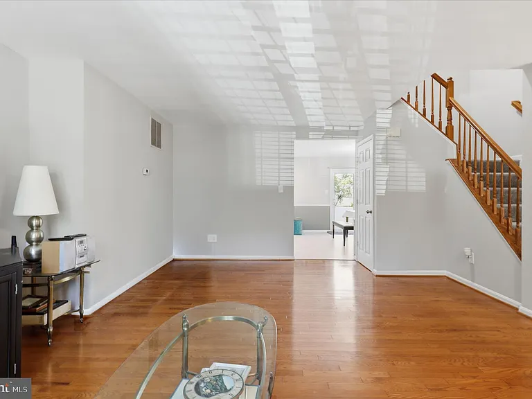 111 Connery Ter SW — Photo 3