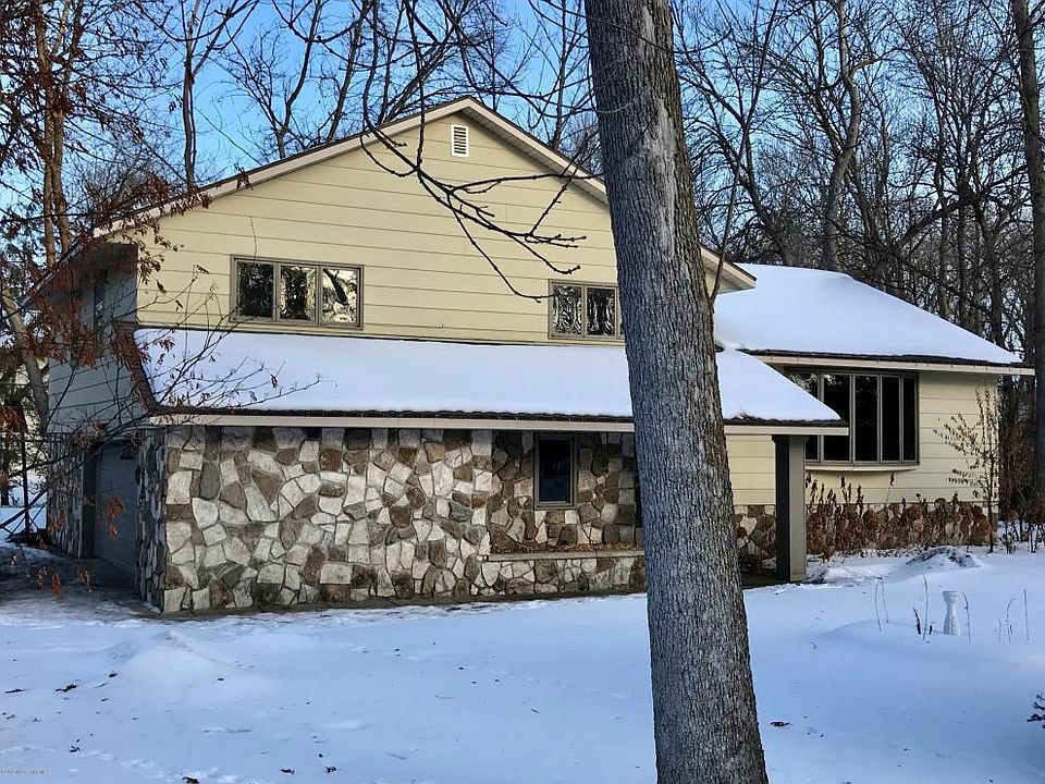 1st image of 740 N Shore Dr