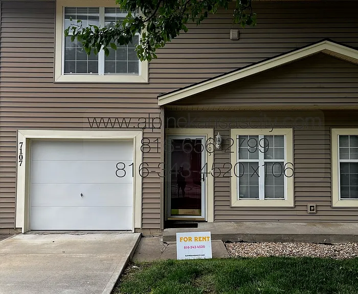 7105 N Kingston Ct — Photo 2
