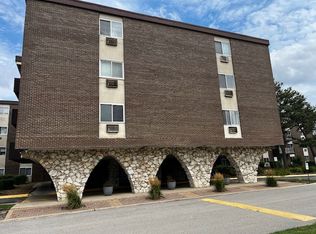 1301 S Finley Rd APT 414, Lombard, IL 60148