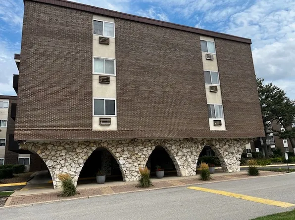 1301 S Finley Rd APT 414, Lombard, IL 60148