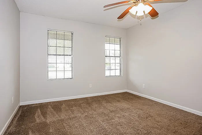 1911 Neptune Dr — Photo 10