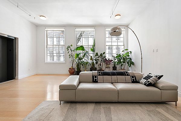 1st image of 49 Walker St APT 3