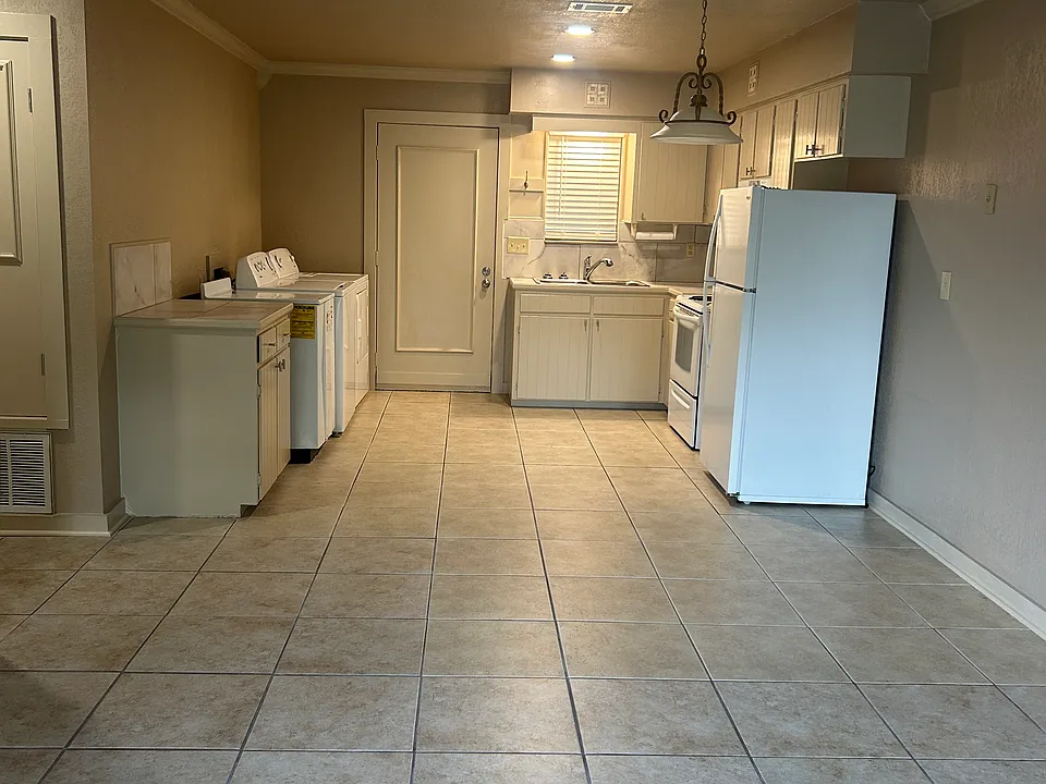 201 Marquette St #8