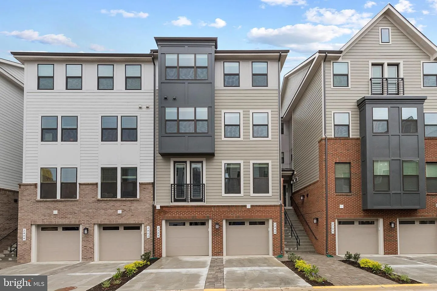 3 bed, 2.5 bath, 1845 sqft, $4,200 — Photo 1
