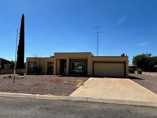 1st image of 1010 E Mescal Dr