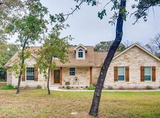 147 Pin Oak Xing, Elgin, TX 78621