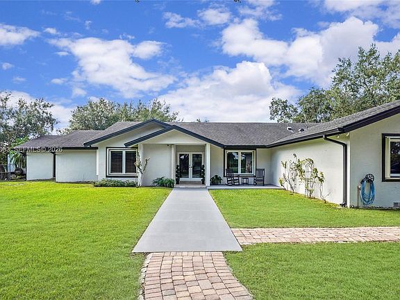2nd image of 15290 SW 200th St