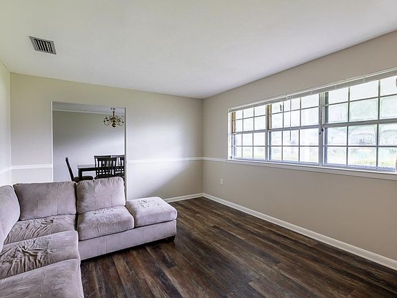 2nd image of 6 Lakeview Dr
