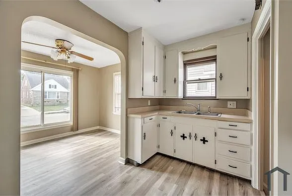 3 bed, $1,908 — Photo 4