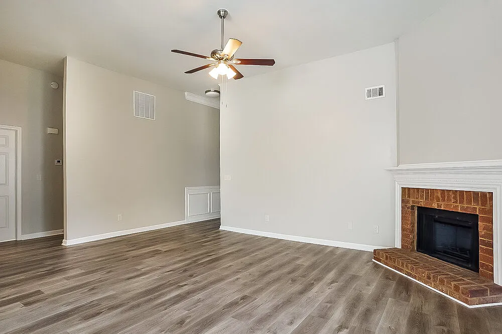 3 bed, 2.0 bath, 1628 sqft, $2,215 — Photo 3