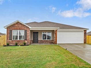 2801 W McLaren Dr, Fayetteville, AR 72704