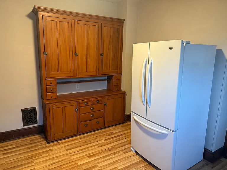 16 Wellesley St #4 — Photo 6