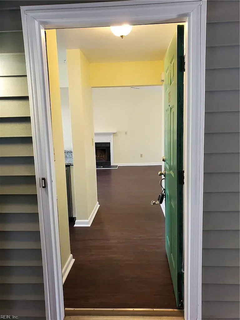 1893 Chantilly CT — Photo 2