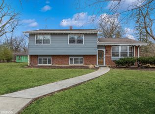 30 W Stonegate Dr, Prospect Heights, IL 60070