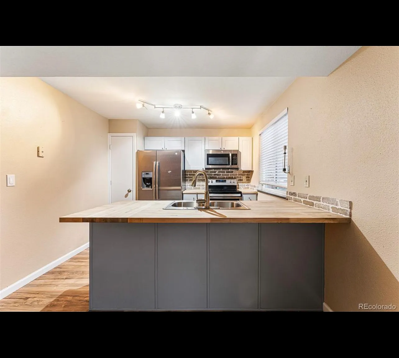 3 bed, 2100 sqft, $1,100 — Photo 4
