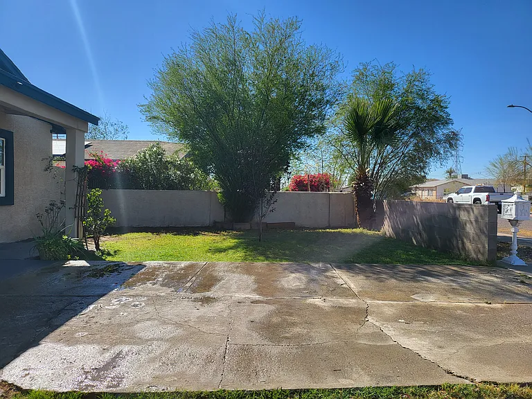 2117 W Hadley St — Photo 12