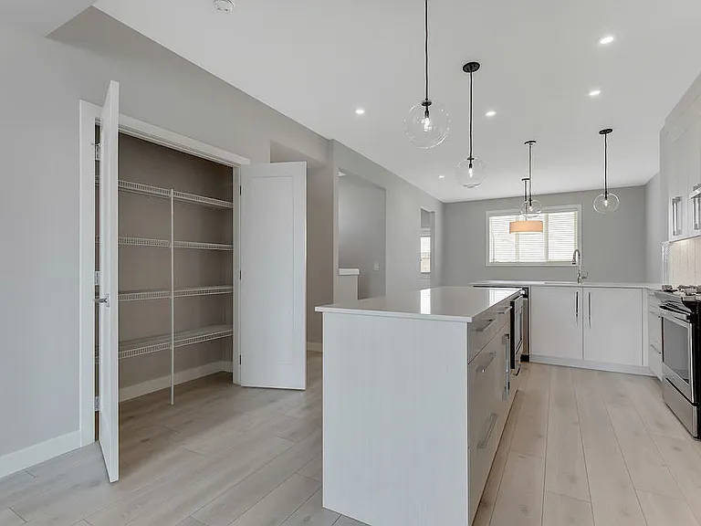 146 Creekside Dr SW #UPPER — Photo 9
