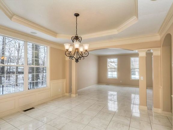 4th image of 30842 Kilgour Dr