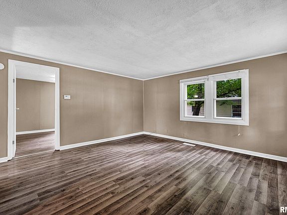 2nd image of 2119 N Northcrest Dr